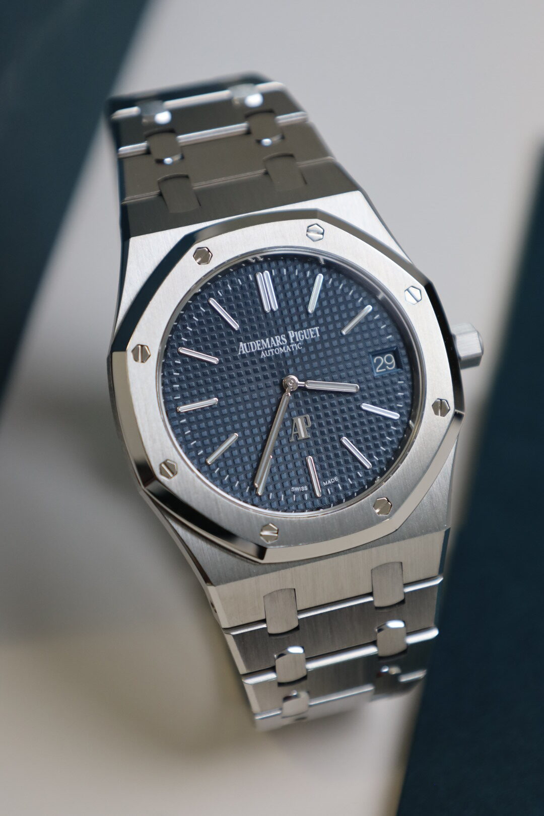 AUDEMARS PIGUET ROYAL OAK JUMBO EXTRA-THIN 39mm 16202ST - Excellent 2024 – Image 2