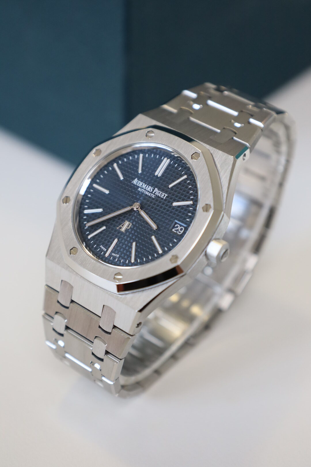 AUDEMARS PIGUET ROYAL OAK JUMBO EXTRA-THIN 39mm 16202ST - Excellent 2024 – Image 3