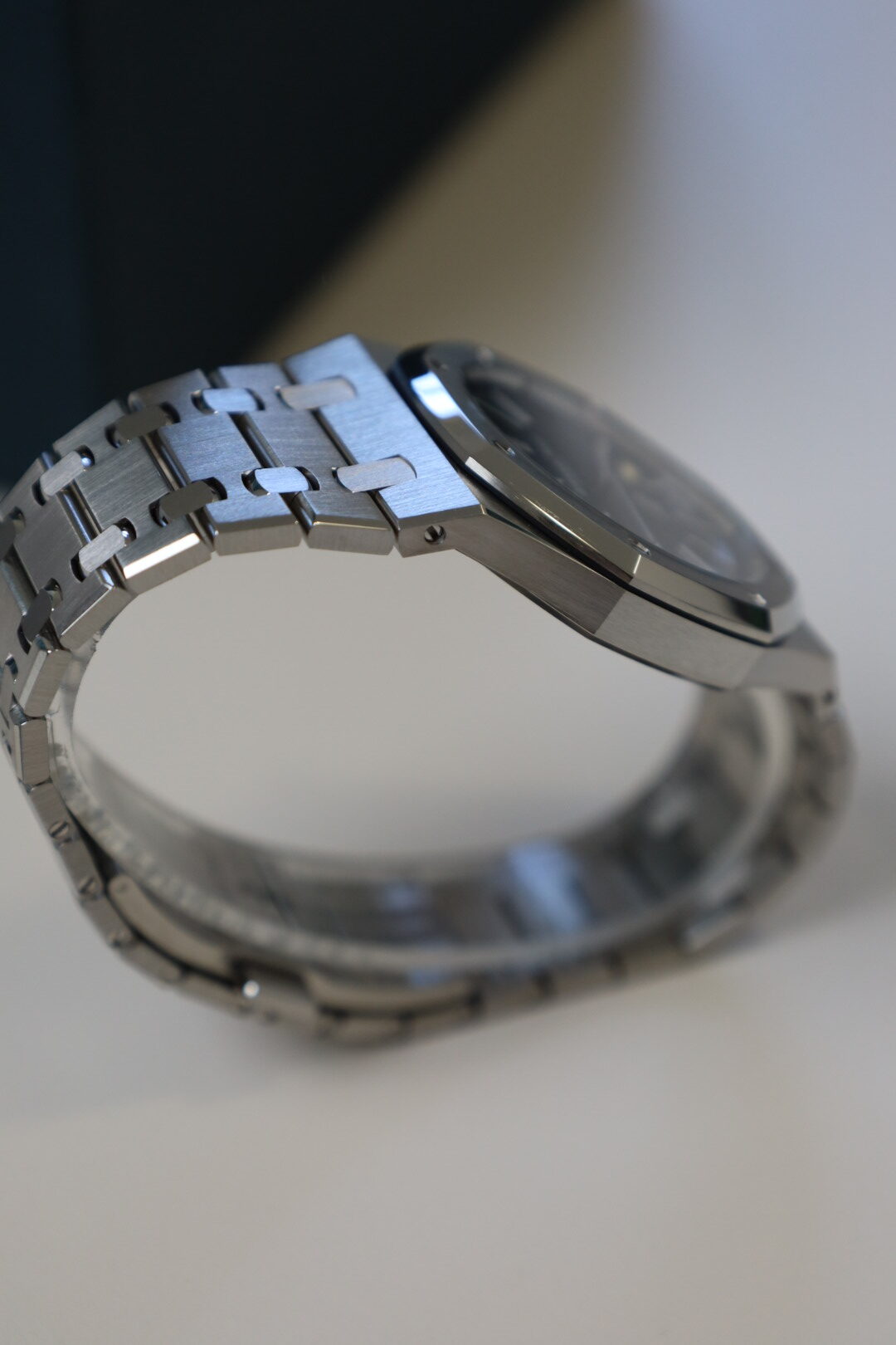 AUDEMARS PIGUET ROYAL OAK JUMBO EXTRA-THIN 39mm 16202ST - Excellent 2024 – Image 9